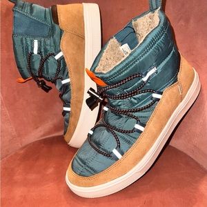 TOMS winter boots! Size US 8.5